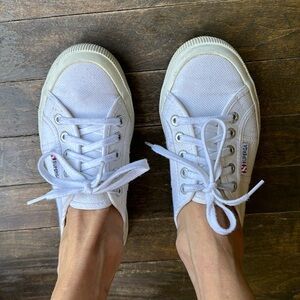 VGUC WHITE SUPERGA SNEAKERS